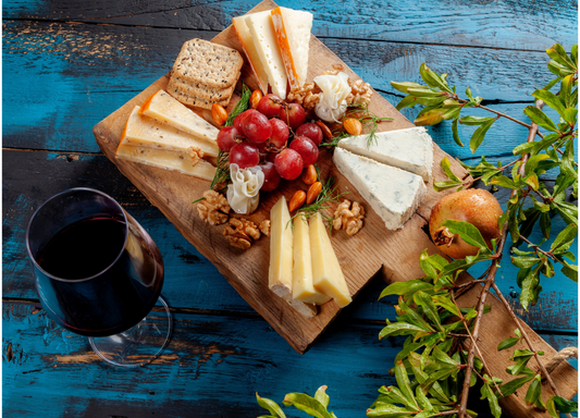 Welcher Wein passt zu Käse? Tipps für Ihren nächsten Apéro